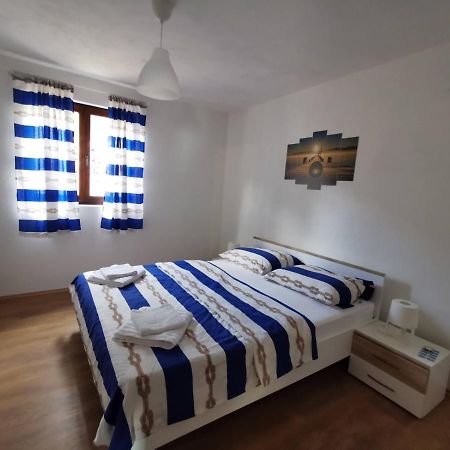 Villa Kuca Za Odmor Obitelji Pedisic Banj Esterno foto