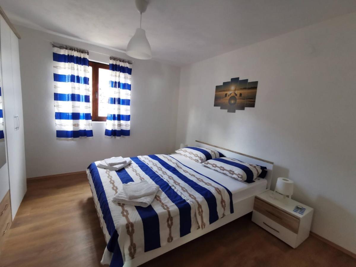 Villa Kuca Za Odmor Obitelji Pedisic Banj Esterno foto